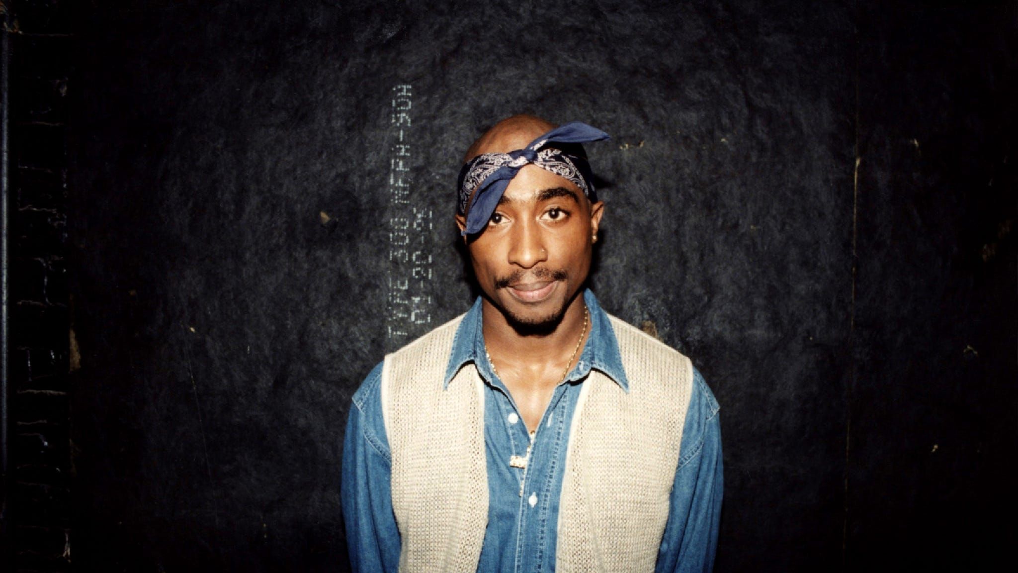 rapper-tupac-shakur-poses-for-photos-backstage-after-his-news-photo-1644598560.jpg